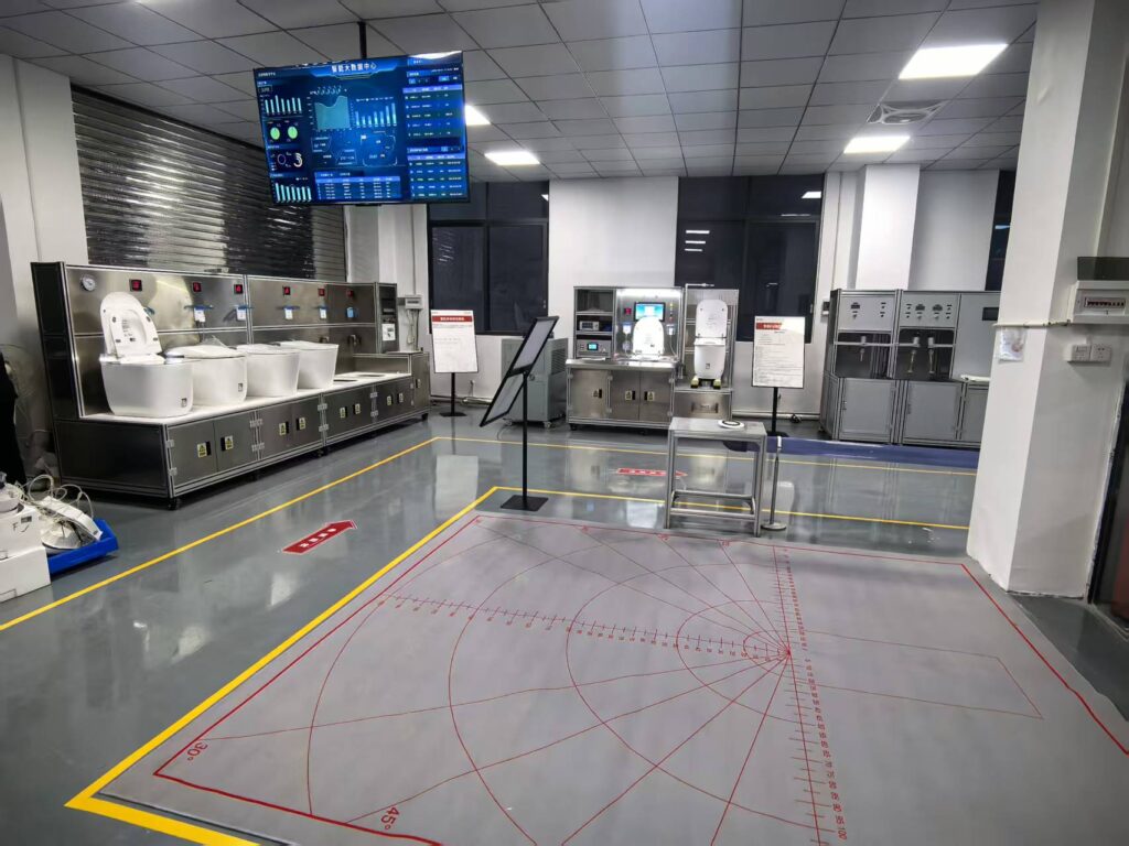 Ambiente da fábrica de banheiros inteligentes BIKI