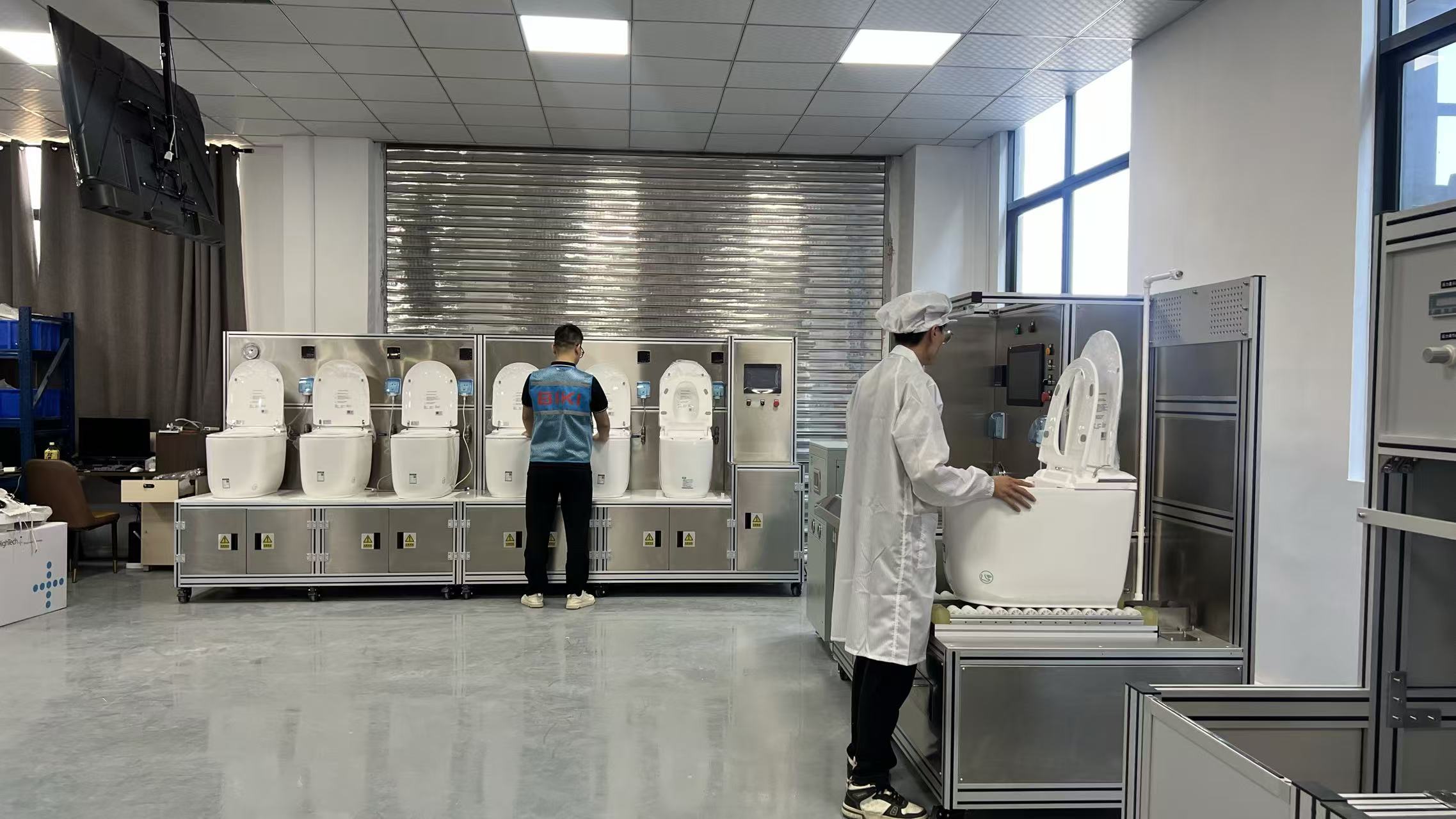 Teste de qualidade do vaso sanitário inteligente BIKI